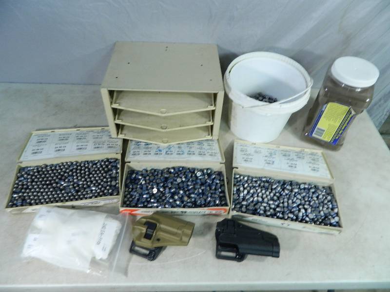 lot 68 image: Lead Bullets, Holsters, Hillman Organizer