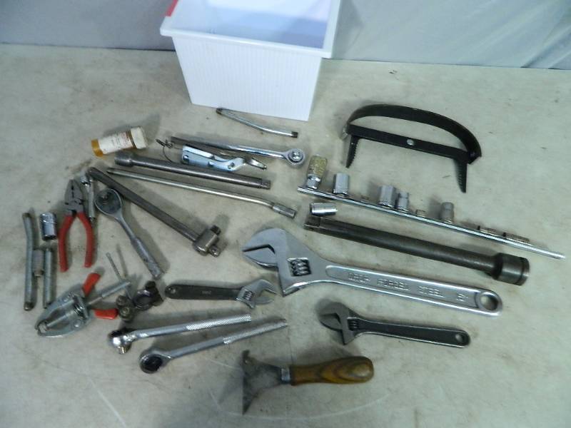 lot 99 image: Assorted Hand Tools