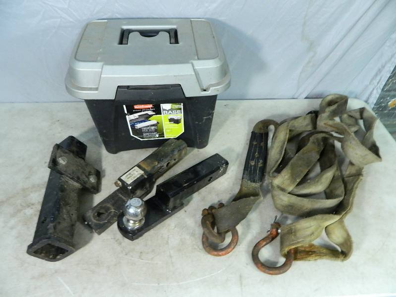 lot 119 image: Hitches, Tow Strap, Tote, Etc