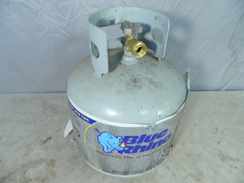 lot 121 image: 20 lb Propane Tank