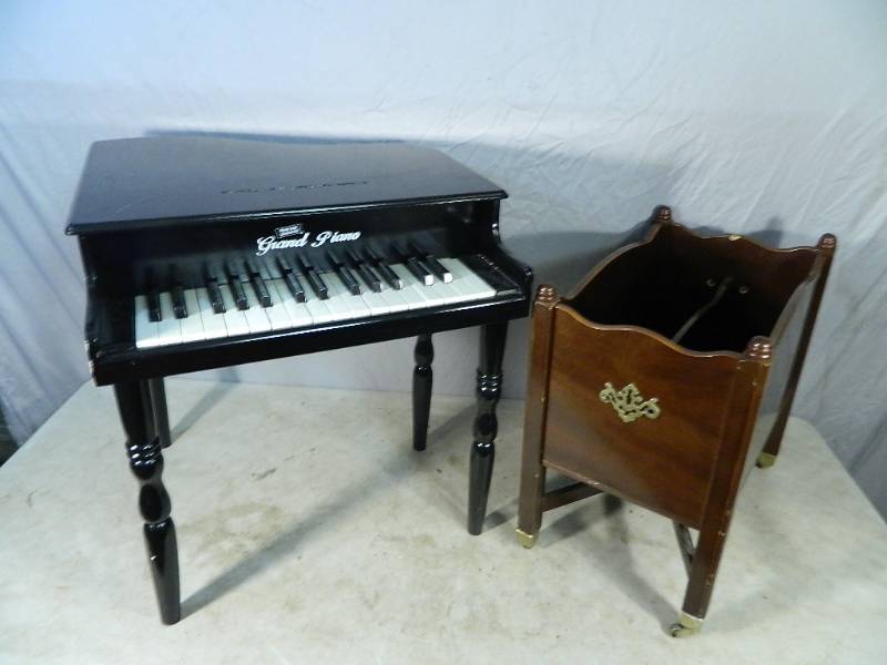 lot 159 image: Kids Piano, Magazine Rack