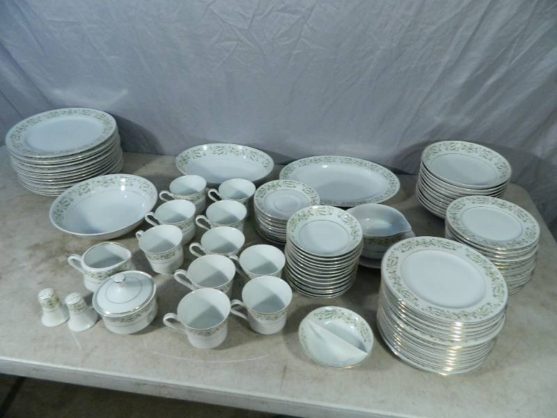 lot 171 image: Allegro China Set