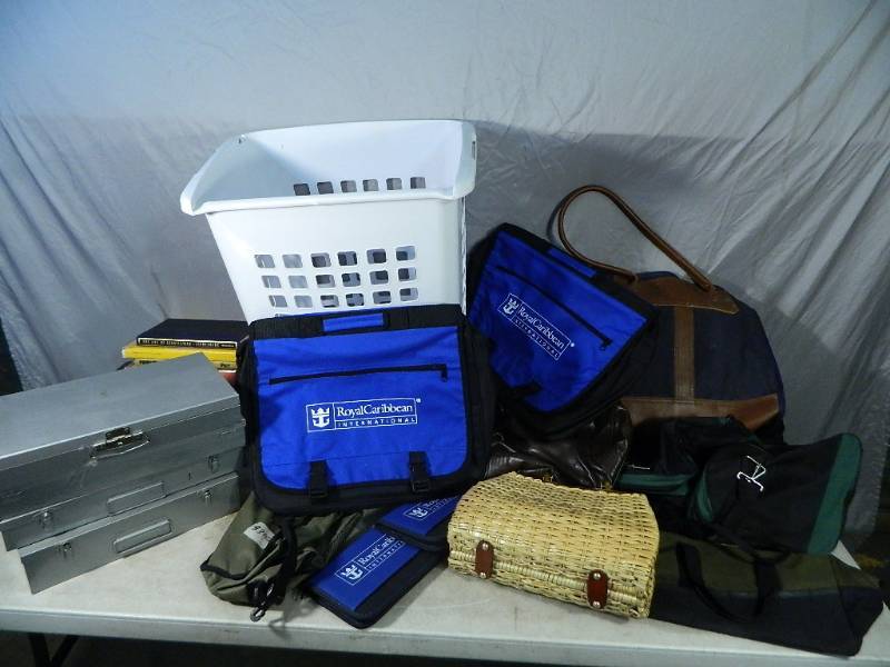 lot 184 image: Bags, Purses, File Folders, Slide Organizer Cases, Etc
