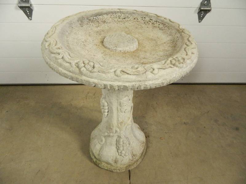 lot 13 image: Concrete Bird Bath