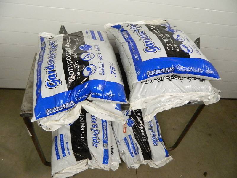 lot 214 image: 8 Bags of Organic Fertilizer