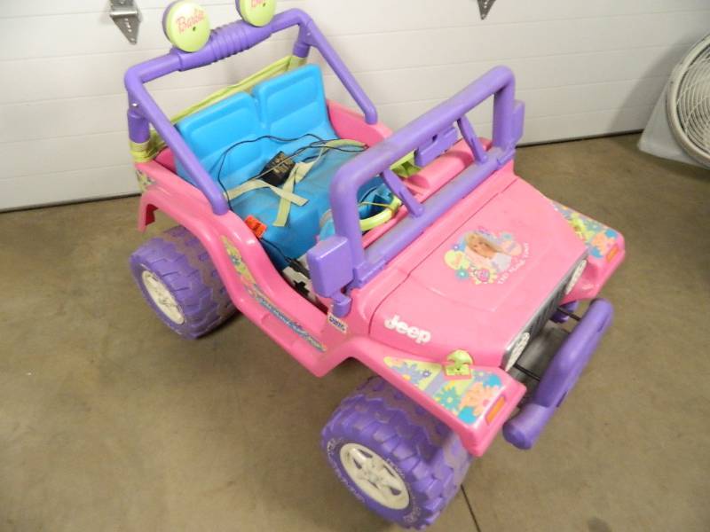 lot 216 image: Barbie Jeep PowerWheel