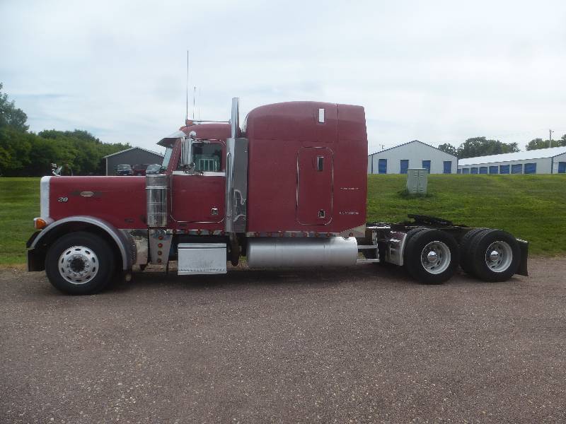 2000 Peterbuilt 379 Tractor