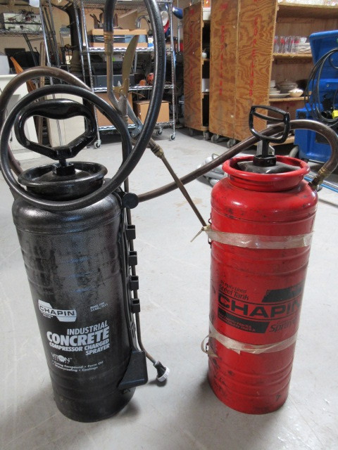lot 403 image: 2 INDUSTRIAL STAINLESS STEEL COMPRESSED AIR SPRAYERS