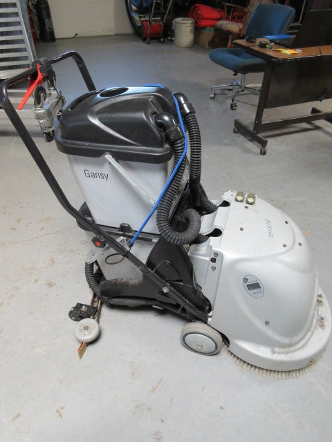 lot 404 image: IPC EAGLE G25 GANSY FLOOR SCRUBBER