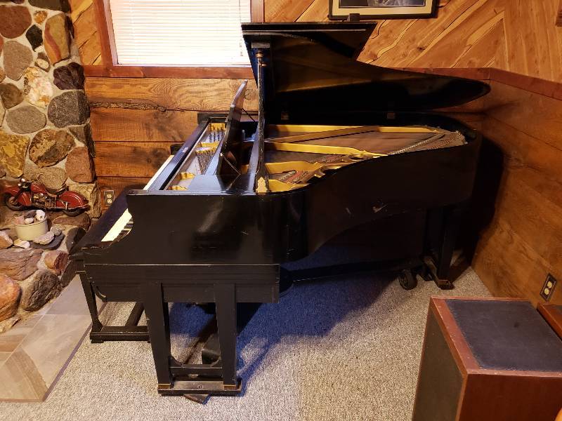 lot 7 image: Mehlin Baby Grand Piano