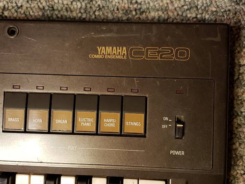 lot 10 image: Yamaha CE20 Combo Ensemble Synthesizer Keyboard