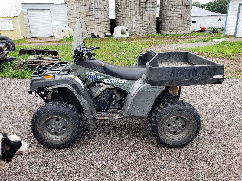 lot 2 image: Arctic Cat 500TBX Four Wheeler