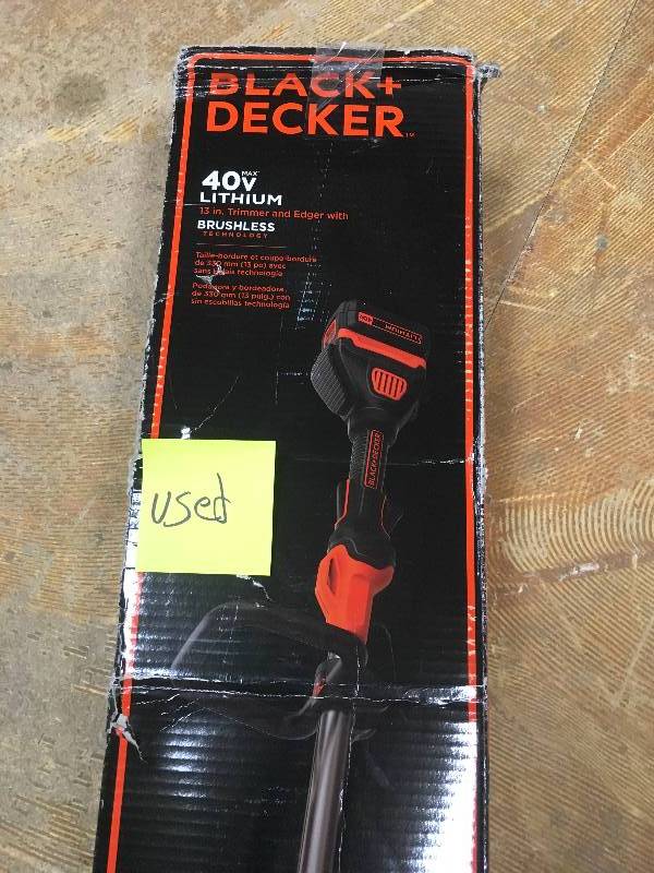 Black an Decker 13 in. 40-Volt MAX Lithium-Ion Cordless Brushless String Grass TrimmerEdger with 1.5 Ah Battery and Charger Included in good condition