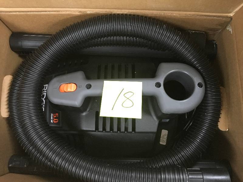 Ridgid 4 Gal. 5.0-Peak HP Portable Wet Dry Vac in working condition