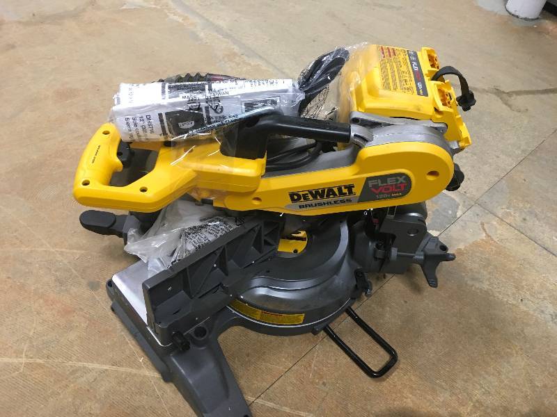 Dewalt FLEXVOLT 120-Volt MAX Lithium-Ion Cordless Brushless 12 in. Miter Saw w AC Adapter (Tool-Only) in working condition