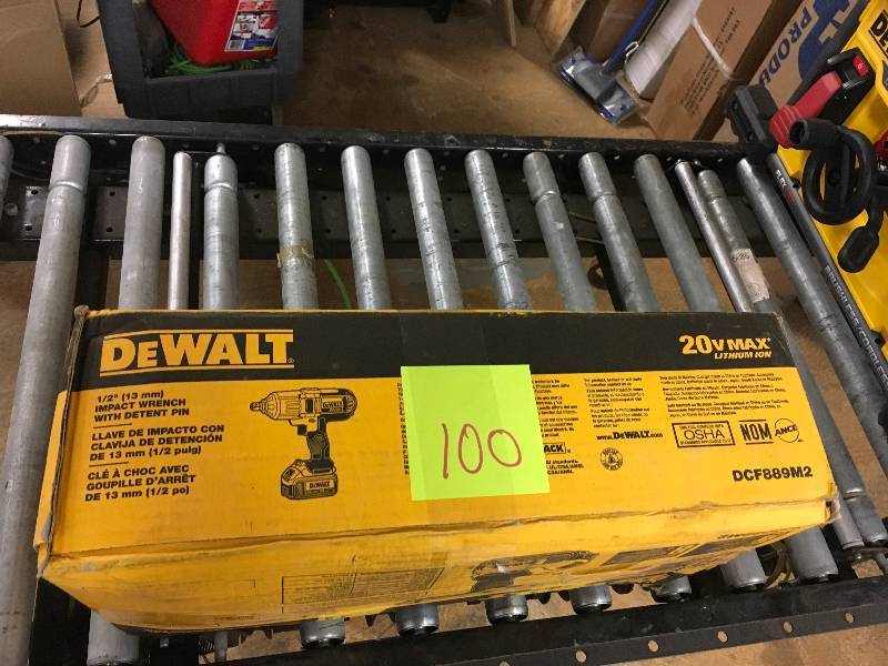 Dewalt 20-Volt MAX Lithium-Ion Cordless 12 in. Impact Wrench Kit with (1) Batteries 4Ah, Charger and Contractor Bag in working condition
