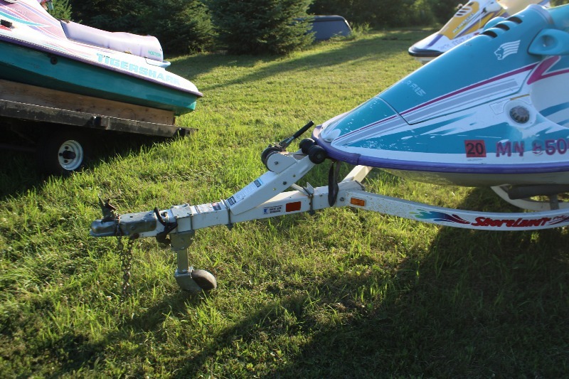 lot 2663 image: 1994 Polaris SLT 750cc w Trailer