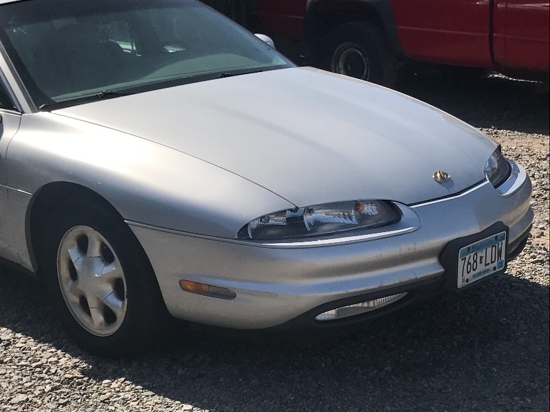 lot 1 image: 1999 Oldsmobile Aurora