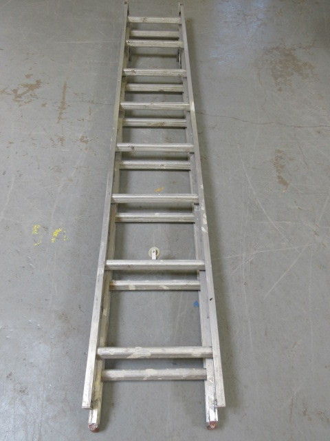 lot 518 image: 16 FOOT ALUMINUM EXTENTION LADDER