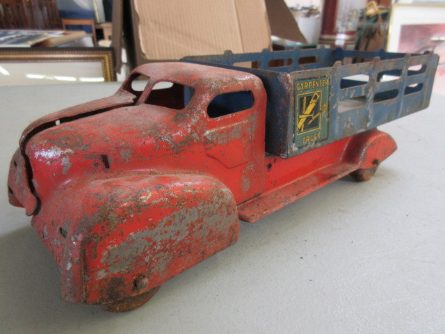 lot 536 image: VINTAGE STEEL TRUCK BY MARX