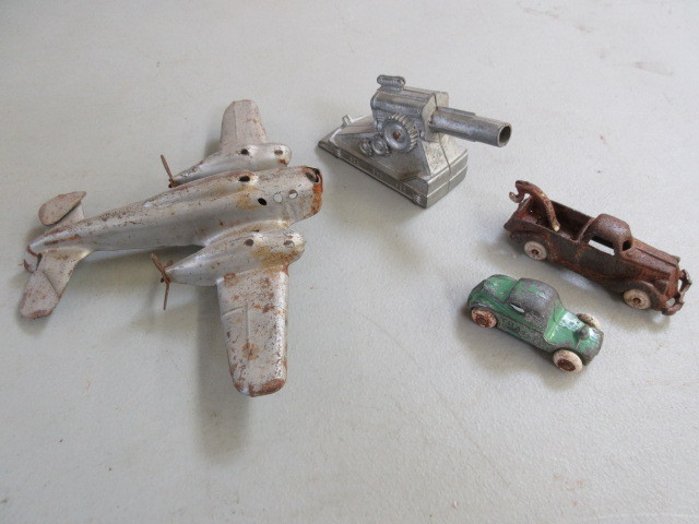 lot 537 image: 4 VINTAGE MISCELLANEOUS METAL TOYS