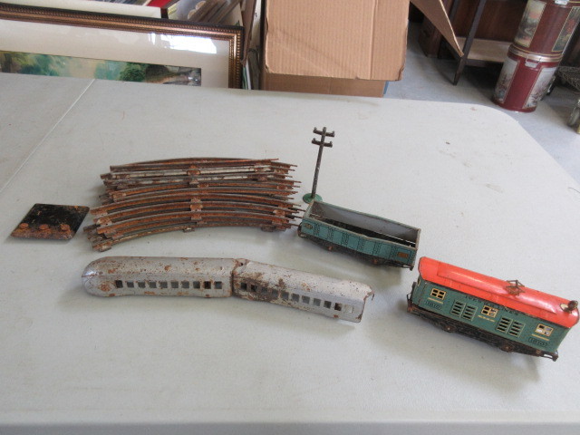 lot 538 image: VINTAGE LOT OF TIN AND STEEL TRAIN TOYS AND 3 RAIL TRACK