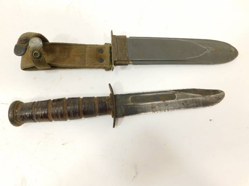 lot 9 image: Vintage TULEDO Military Bayonet Knife In Carrying Case