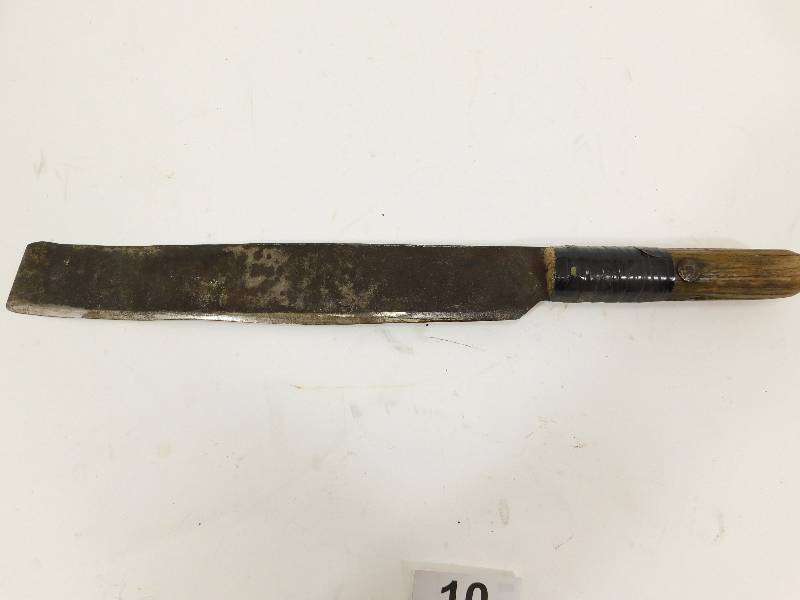 lot 10 image: Vintage Machete