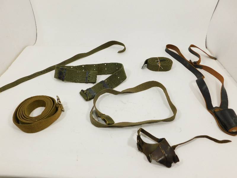 lot 11 image: Military Items