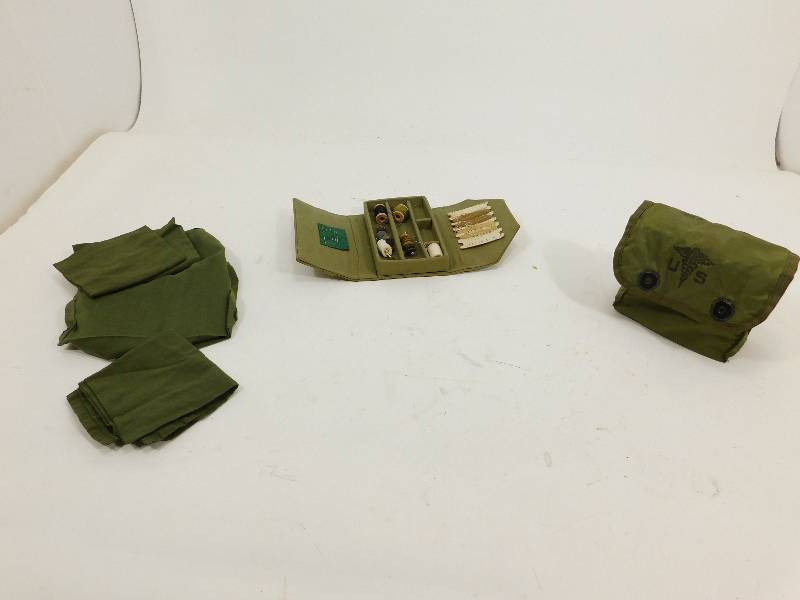 lot 23 image: Vintage Military Items
