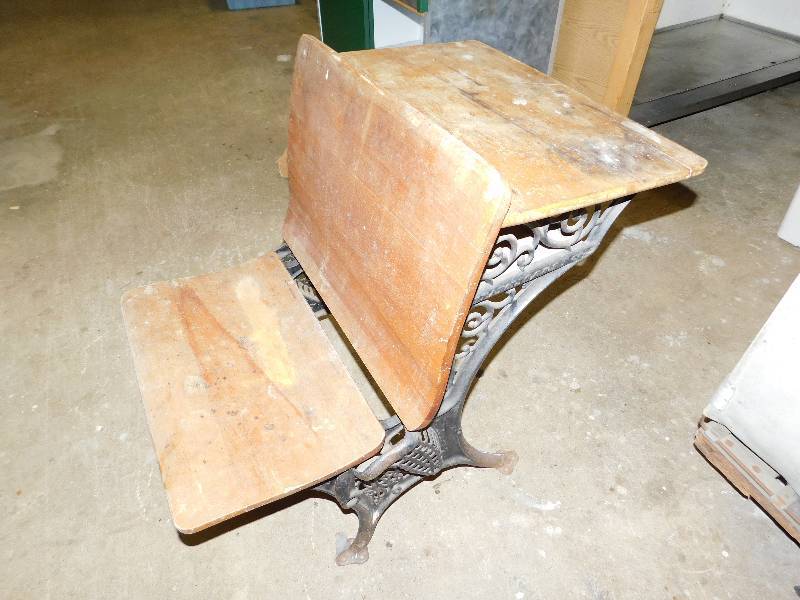 lot 27 image: Vintage School Desk