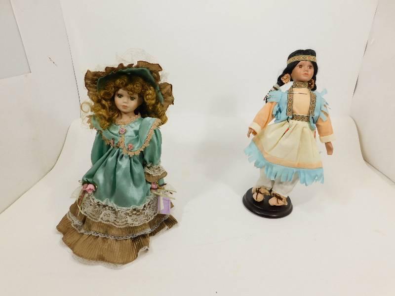 lot 40 image: Two Porcelain Collectors Dolls