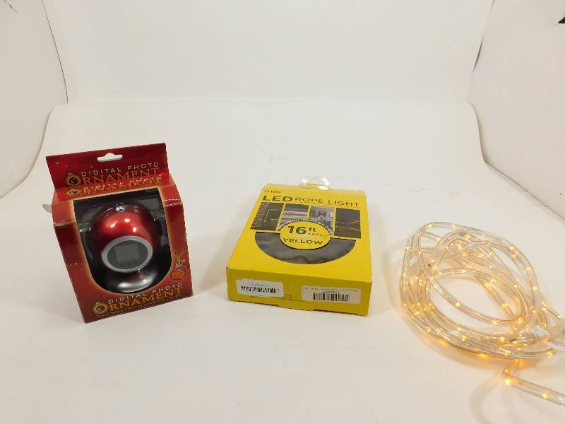 lot 60 image: Meil LED Rope Light  &  Digital Photo Ornament