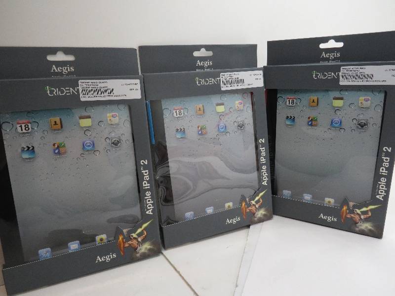 lot 5 image: LOT OF 3 APPLE IPAD 2 CASES