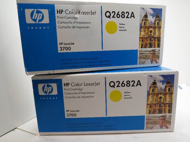 lot 33 image: LOT OF 2 HP TONERS Q2682A