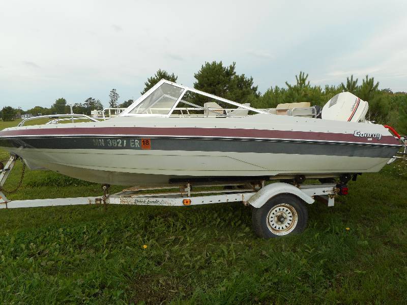 1983 Glastron Boat