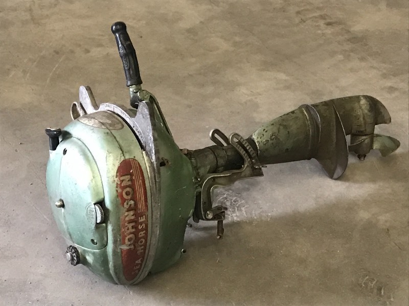 lot 4 image: Johnson Sea Horse Outboard Motor, U...