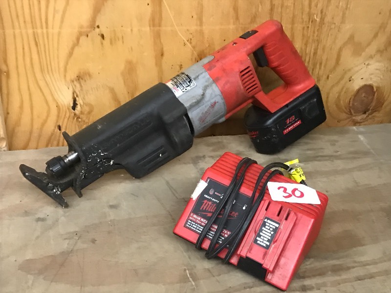 lot 30 image: Milwaukee 18Volt Sawzall With Batte...