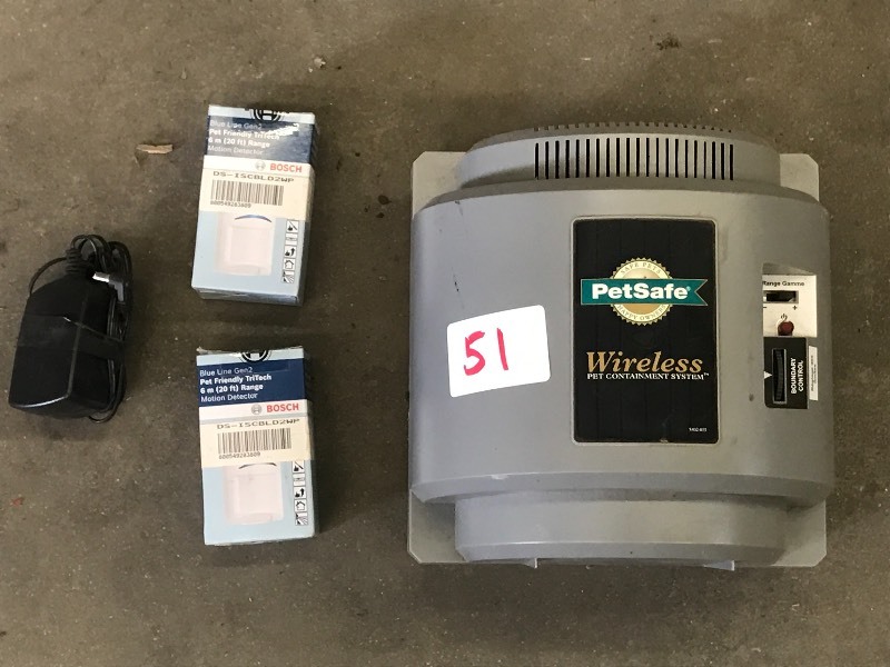 lot 51 image: PetSafe Wireless Pet Containment Sy...