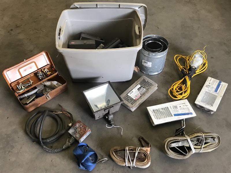 lot 61 image: Tote Of Assorted Ratchet Straps, W...