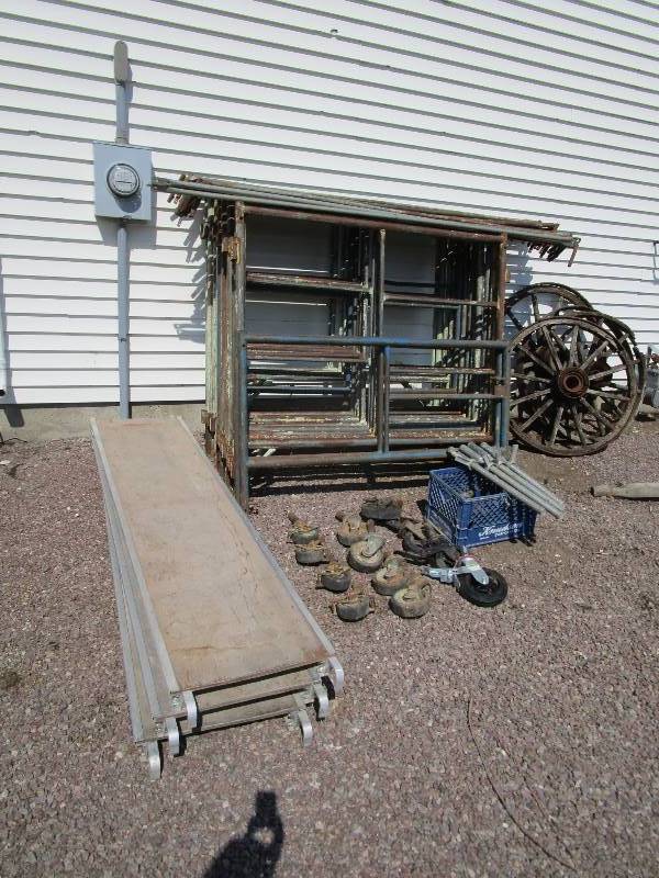 16 pcs Scaffolding w3 Stes of Wheels & 3 Planks