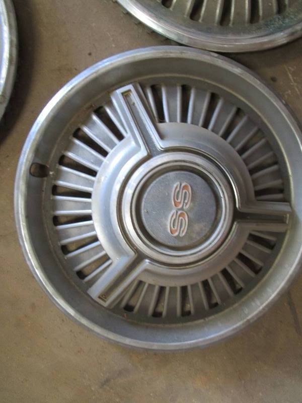 67 Chevelle SS Hubcaps