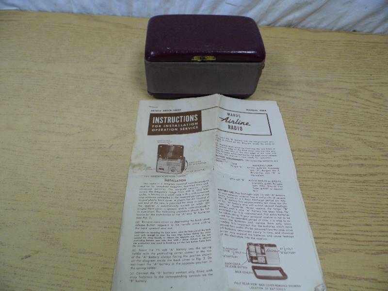 lot 2 image: Vintage Radio