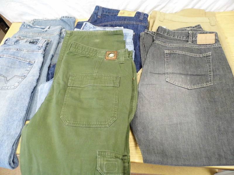 lot 4 image: JeanPants