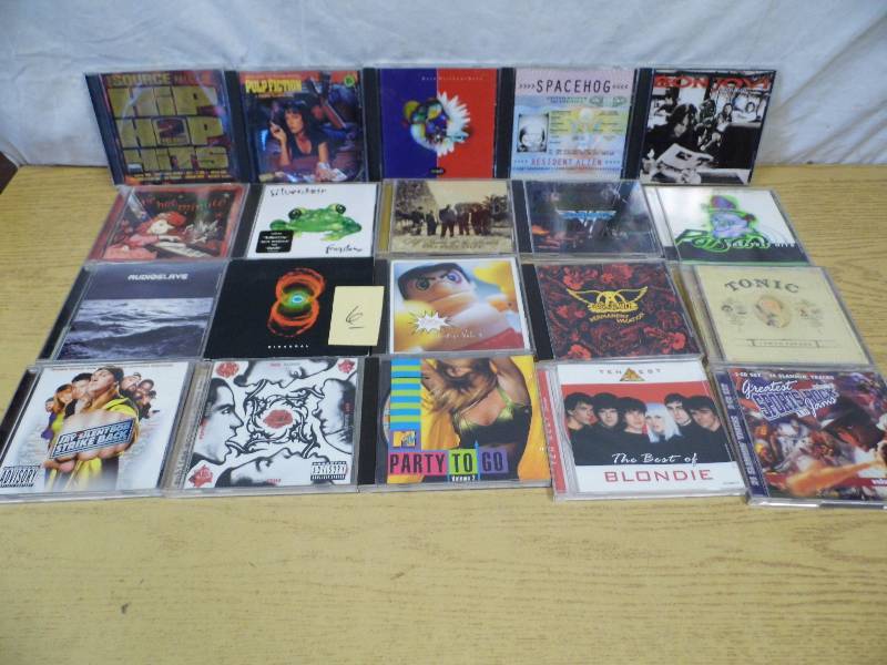 lot 6 image: Lot of 20 CDs