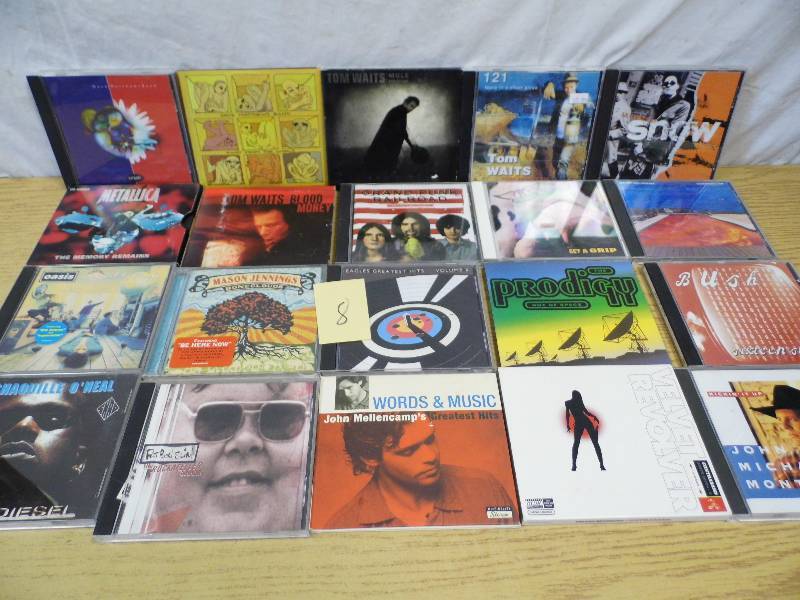 lot 8 image: Lot of 20 CDs