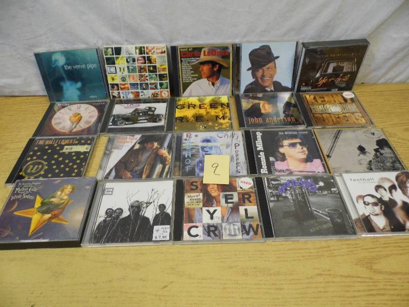 lot 9 image: Lot of 20 CDs