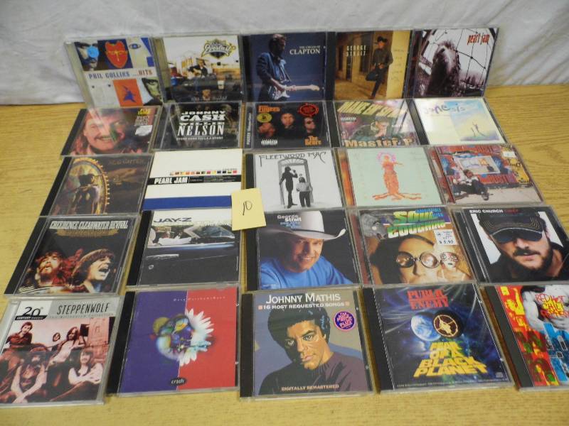 lot 10 image: Lot of 25 CDs