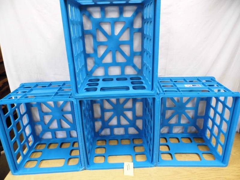 lot 11 image: 4 Plastic Crates