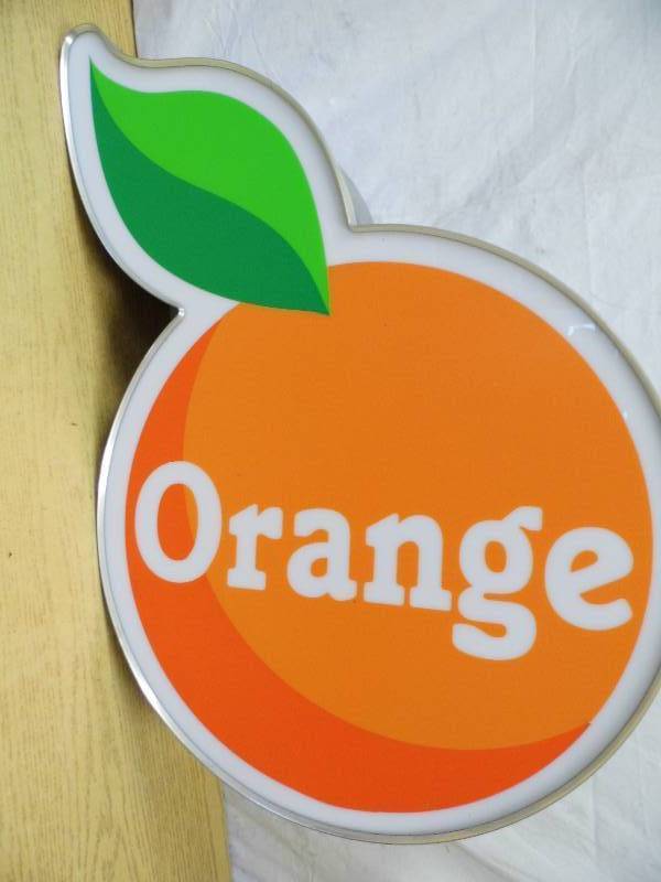 lot 19 image: Metal ORANGE - Neon